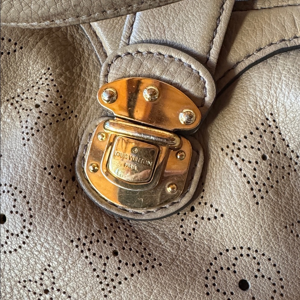 Louis‎ Vuitton Monogram Mahina XS Shoulder bag - Picture 2 of 12